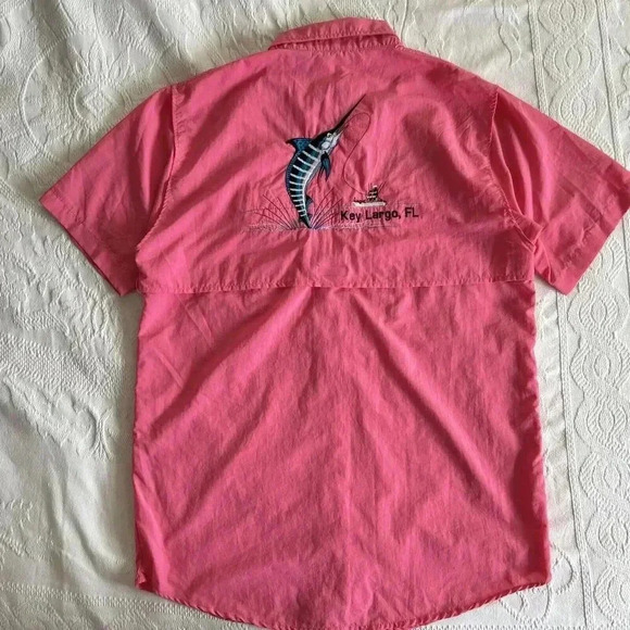 Spicy Tuna Hot Pink Swordfish Key Largo FL Fishing Button Up Shirt Men’s Med - Picture 4 of 15